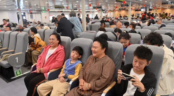 Cina: Guangxi, viaggio inaugurale per una nave passeggeri da 1.200 posti (2)