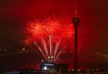 Cina: a Macao uno spettacolo di droni e fuochi d’artificio (2)