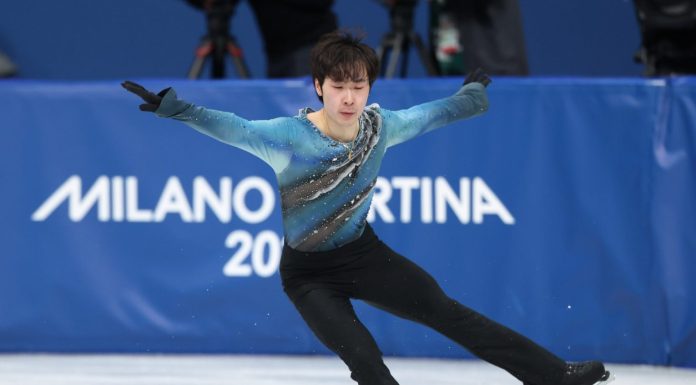 Milano Cortina 2026: il cinese Jin Boyang gareggia nel pattinaggio artistico (1)