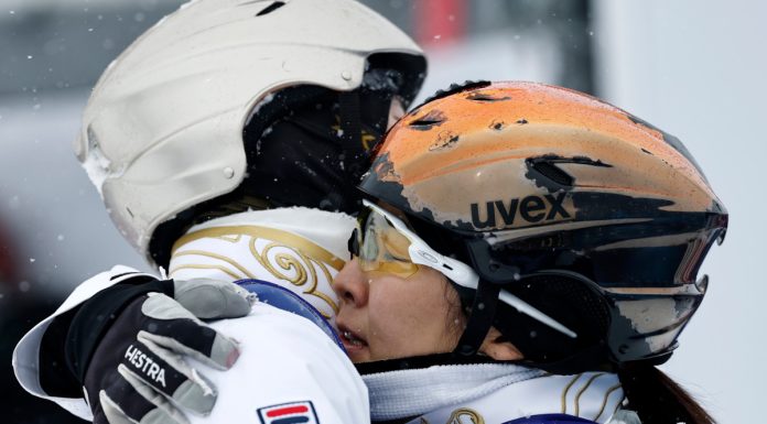 Milano-Cortina: due titoli e una famiglia, il cinese Wang segue la moglie Xu vincendo l’oro nell’aerials