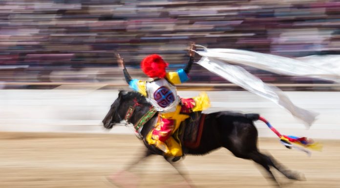 Cina: artisti equestri si esibiscono a Lhasa in occasione del Capodanno tibetano (2)