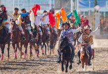 Cina: artisti equestri si esibiscono a Lhasa in occasione del Capodanno tibetano (3)