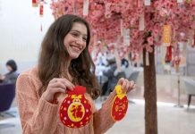 Cina: Chongqing, studenti stranieri scoprono la cultura tradizionale con l’imminente Festa di primavera (3)