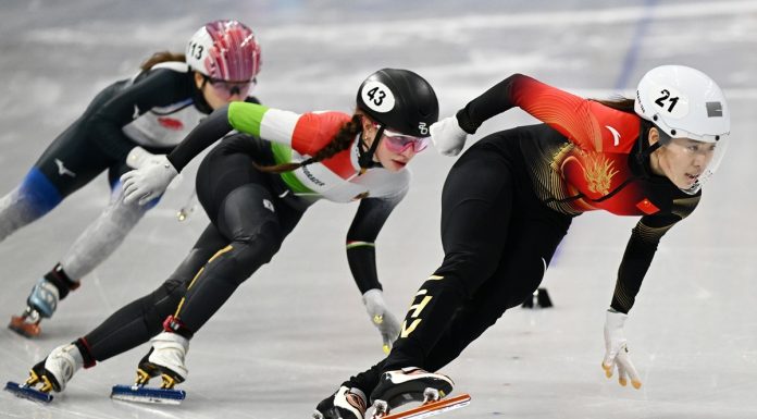 Milano-Cortina: le cinesi Yang e Zhang in gara nelle finali dei 1.500 metri di short track (3)