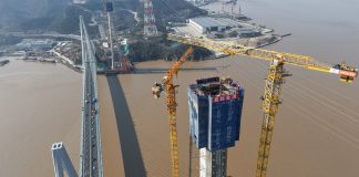 Cina: completata la cima della torre principale del ponte Taoyaomen (1)