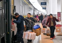 Cina: un treno percorre le aree montuose di Hunan, Guizhou, Chongqing (2)