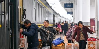 Cina: un treno percorre le aree montuose di Hunan, Guizhou, Chongqing (2)