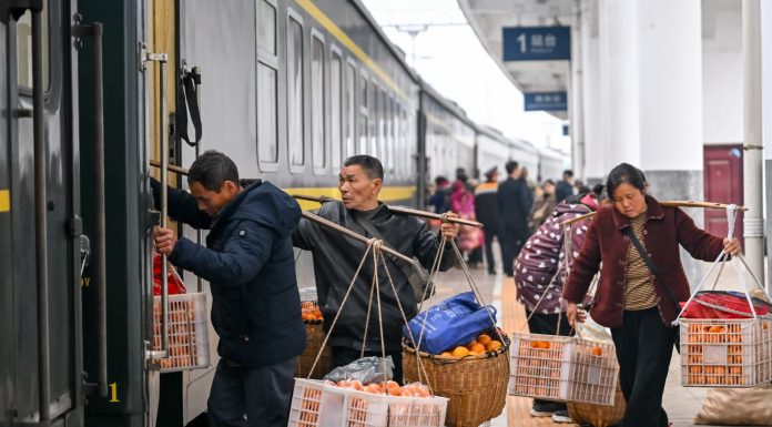 Cina: un treno percorre le aree montuose di Hunan, Guizhou, Chongqing (2)