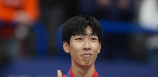 Milano Cortina 2026: premiazione dei 1000m di short track maschile (2)