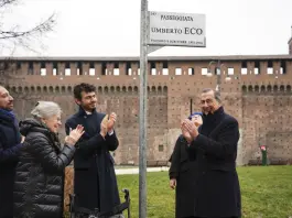 Milano, dedicata a Umberto Eco la passeggiata di Piazza Castello