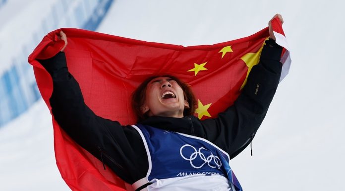 Milano-Cortina: Su Yiming vince nello snowboard slopestyle e regala il primo oro alla Cina