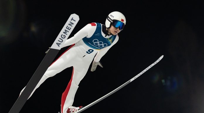 Milano-Cortina 2026: il cinese Song in gara nel salto con sci (2)