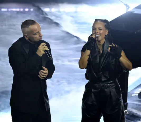 Sanremo, Ramazzotti duetta con Alicia Keys. Pausini canta con il Coro dell’Antoniano contro le guerre