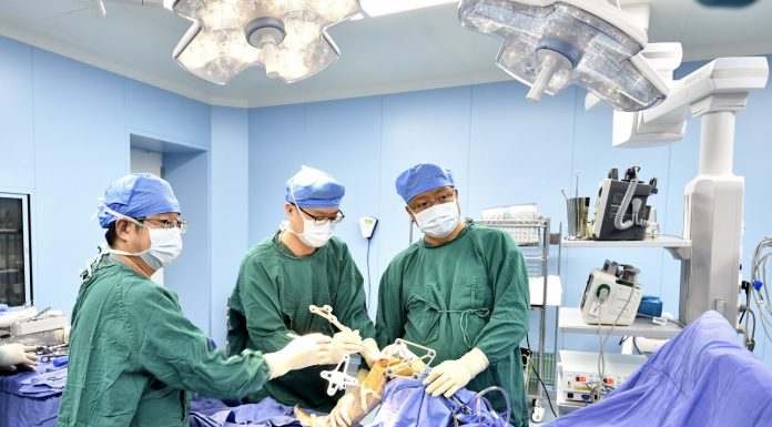 Cina: Pechino, ospedale sperimenta applicazioni “robot + medicina” (1)