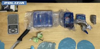 Locker e barber shop come depositi di droga e furti, 12 arresti a Roma