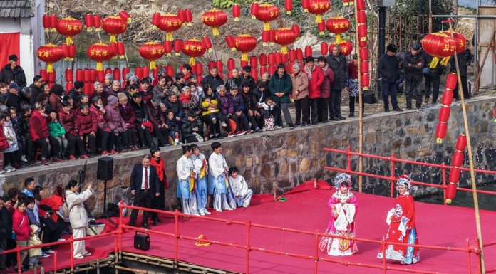 Cina: Hangzhou, tradizioni di Capodanno animano il villaggio Mojiaqiao (2)