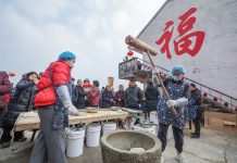 Cina: Hangzhou, tradizioni di Capodanno animano il villaggio Mojiaqiao (3)