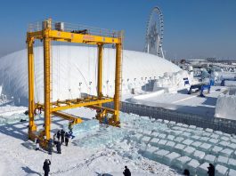 Cina: robot impila ghiaccio all’Harbin Ice and Snow World (2)