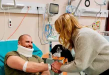 Premier Meloni in visita ad agenti feriti all’ospedale Molinette di Torino “Faremo quello che serve per ripristinare le regole”