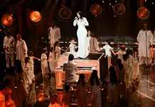 Sanremo, Nicolò Filippucci è il vincitore delle Nuove Proposte. Pausini canta con l’Antoniano contro le guerre. Premio alla carriera a Mogol