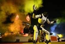 Cina: robot umanoidi si esibiscono in uno spettacolo a Qingdao (2)