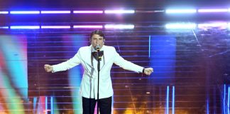 Sanremo, vince Sal Da Vinci. Conti “De Martino condurrà il festival 2027”. Bocelli arriva a cavallo