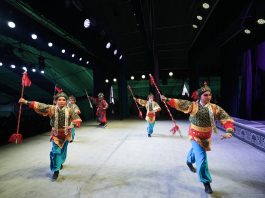 Cina: Zhejiang, opera Wuju anima le campagne in vista della Festa di Primavera (1)