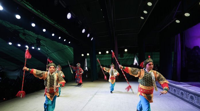 Cina: Zhejiang, opera Wuju anima le campagne in vista della Festa di Primavera (1)