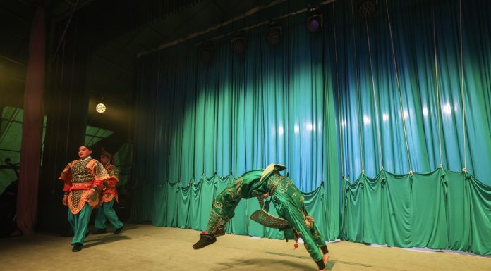 Cina: Zhejiang, opera Wuju anima le campagne in vista della Festa di Primavera (3)