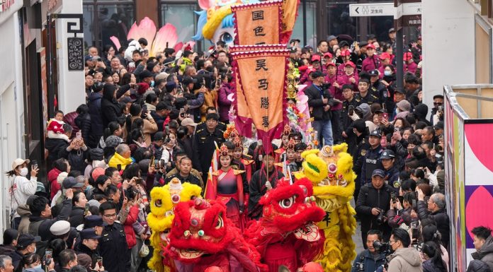 Cina: Wuxi inaugura la fiera del tempio (2)