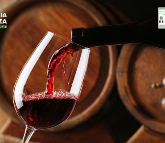 Sequestrati 2,5 milioni di litri di vino falsamente certificati come DOP e IGP / Video