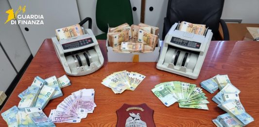 Frode fiscale e riciclaggio, eseguite 12 misure cautelari tra Roma e Viterbo