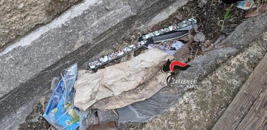 14enne ferito a scuola con un coltello a Scampia, denunciati due minori