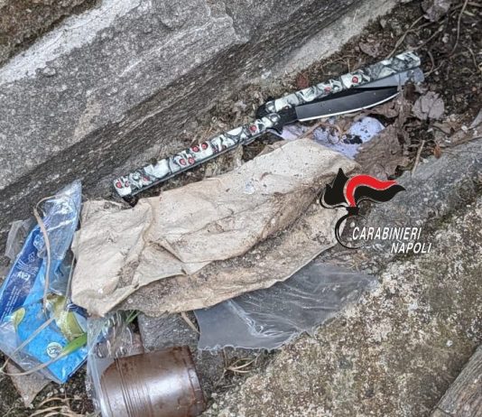 14enne ferito a scuola con un coltello a Scampia, denunciati due minori
