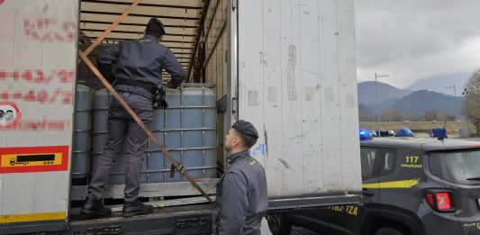 Maxi sequestro della Gdf di Udine di oltre 420.000 litri di prodotti energetici di contrabbando, accise evase per 1,1 milioni di euro