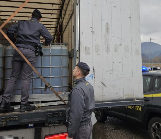 Maxi sequestro della Gdf di Udine di oltre 420.000 litri di prodotti energetici di contrabbando, accise evase per 1,1 milioni di euro