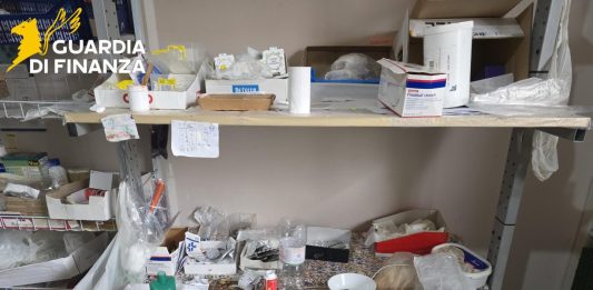 Scoperto un falso ambulatorio a Campi Bisenzio, finto medico denunciato / Video