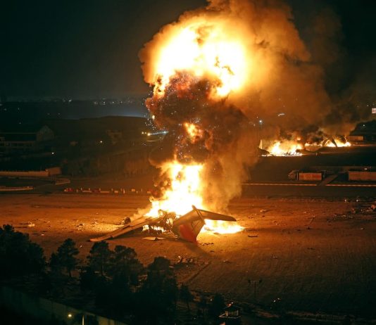 Nuova ondata di raid israeliani su Teheran. Missili e droni dall’Iran negli Emirati Arabi. Araghchi esclude negoziati con gli Usa