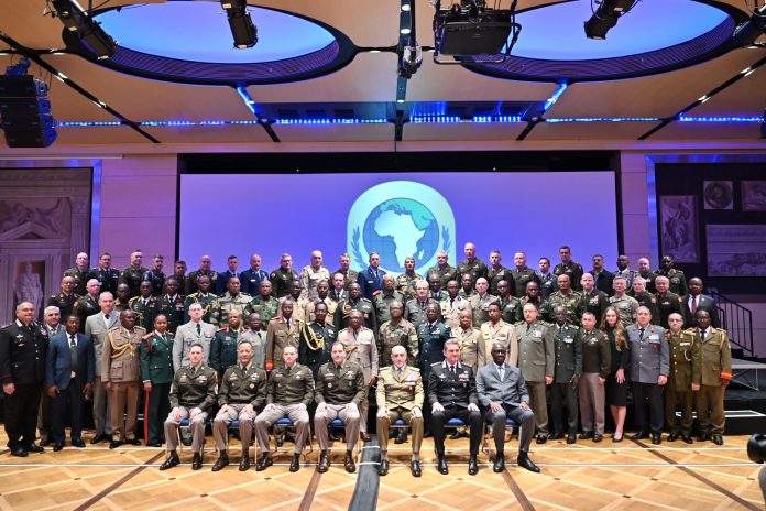 2. Foto di Gruppo dei partecipanti all'African Land Forces Summit