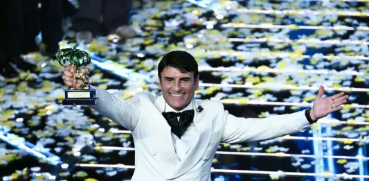 Sanremo, vince Sal Da Vinci. Passaggio di testimone Conti-De Martino