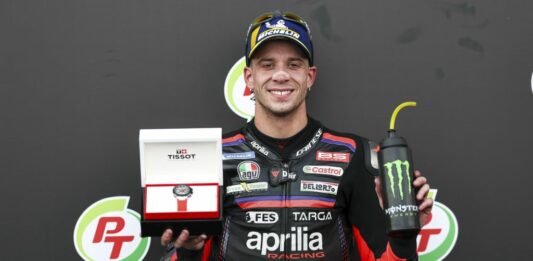 Bezzecchi domina in Thailandia, Marc Marquez si ritira