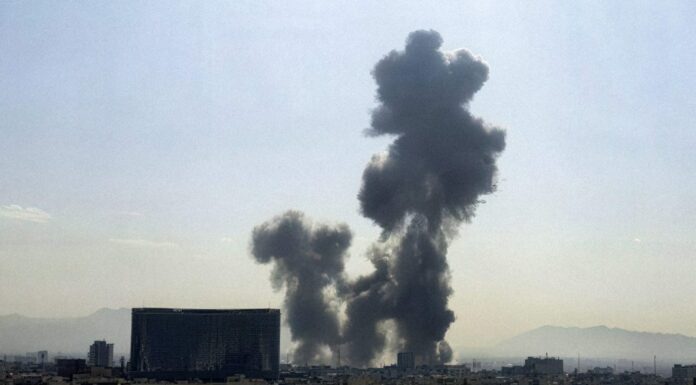 Nuovi raid su Teheran, missile iraniano colpisce Israele