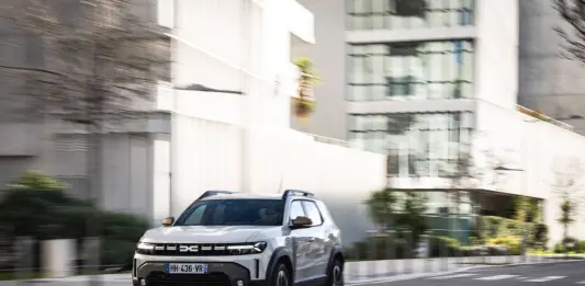 Dacia Duster, design robusto e sostenibile per il SUV icona europea