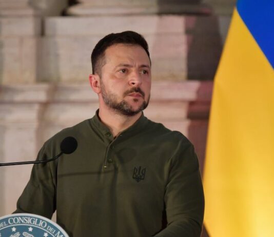 زيلينسكي: لن أترك دونباس و200 ألف أوكراني يقيمون فيها