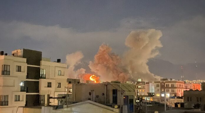 Esercito israeliano “Colpiti centri di comando a Teheran”