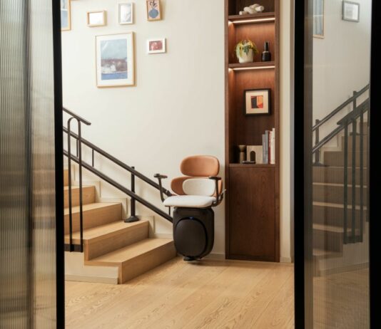 Mobilità domestica, una ricerca Stannah sfata stereotipo dell’anziano sedentario