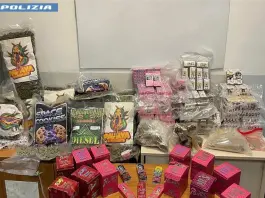 Emporio della droga in casa a Roma, sequestrati 40 Kg stupefacenti e 50 mila euro