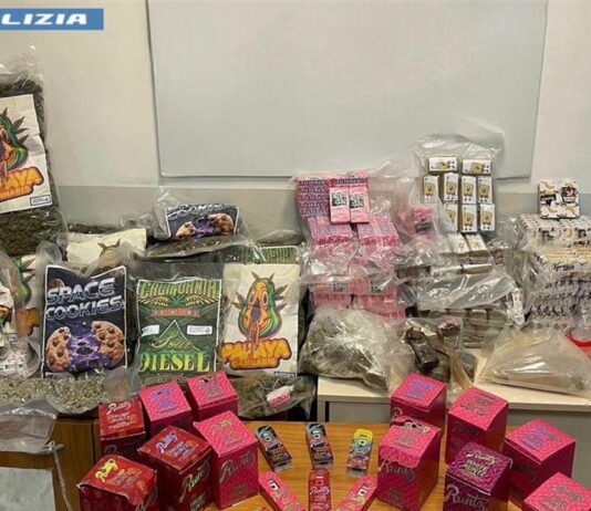 Emporio della droga in casa a Roma, sequestrati 40 Kg stupefacenti e 50 mila euro