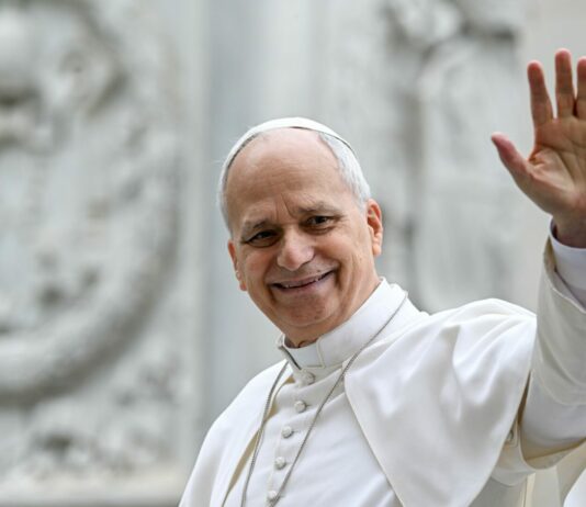 Papa Leone “La violenza contro le donne è barbarie, educare i giovani”