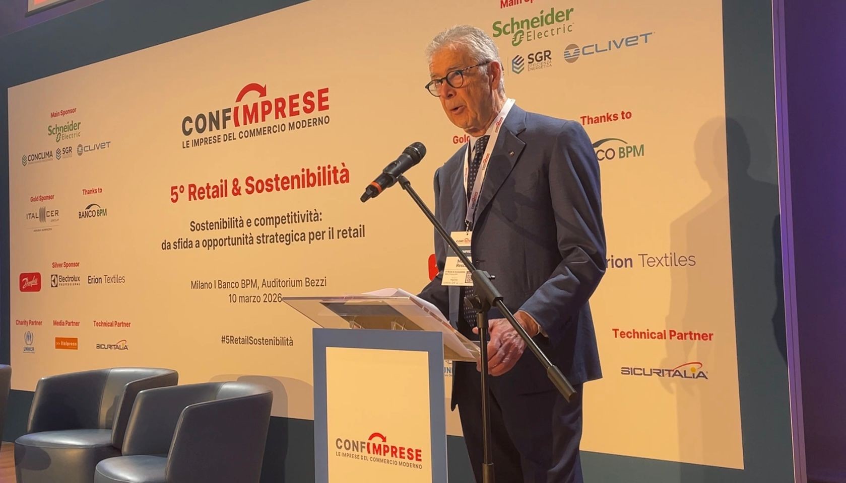 geronimo it giovane-cade-dentro-il-porto-stanotte-lo-salva-l039intervento-provvidenziale-della-capitaneria-di-porto-A70488 004